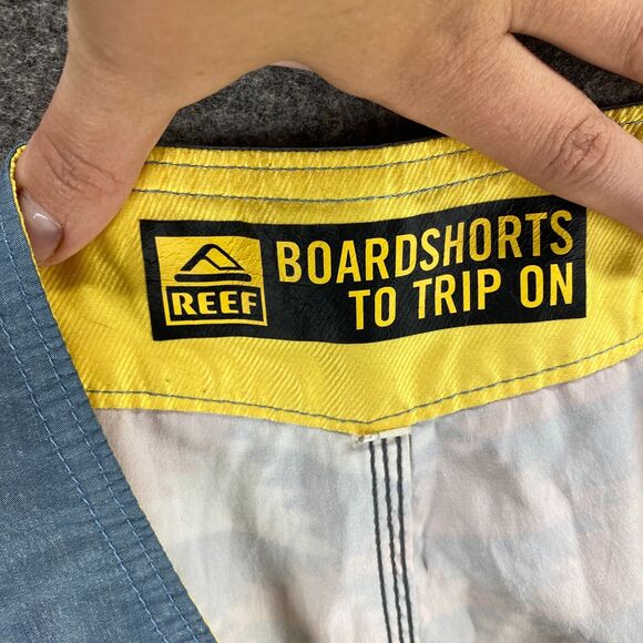 Reef Swim Trunks Shorts Men M Medium Blue Geometric Mid Rise Boardshorts Pull On - Picture 8 of 9